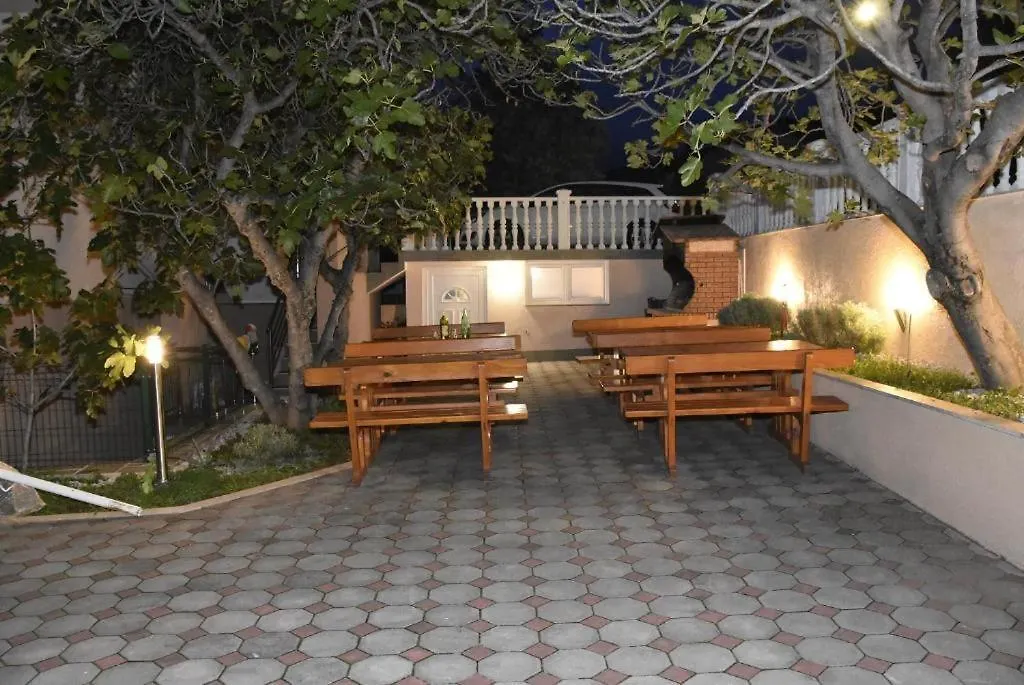 Apartment Apartmani Mira Klenovica